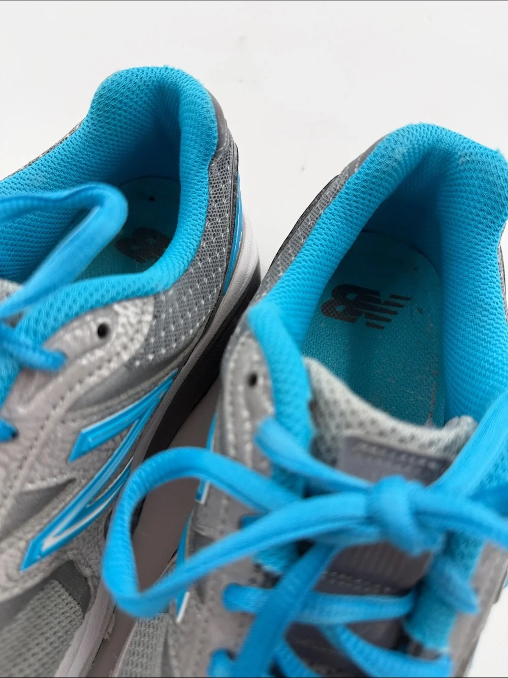 New Balance 1540v3 Women's Size 6.0 Running Shoe Silver Polaris Dragonfly Blue